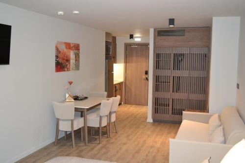 507 Athens - image 7