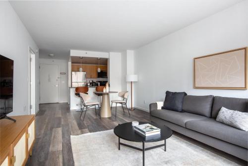LES 1br w elevator wd nr green space NYC-1316, New York (Foto 3)
