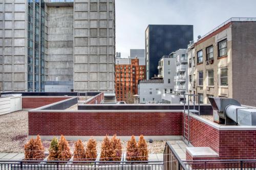 LES 1br w elevator wd nr green space NYC-1316, New York (Foto 4)
