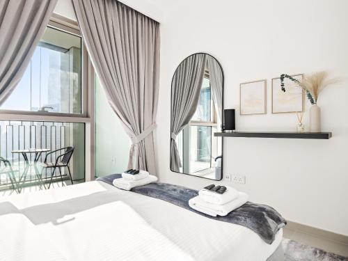 Downtown Charm With Full Burj khalifa View 2BDR - image 7