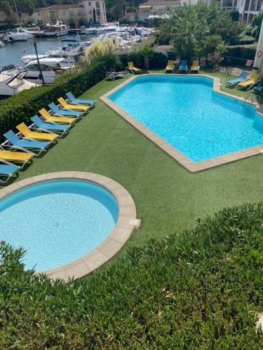 PCOGPET - Golfe de St-Tropez - Appartement au bord de l'eau avec piscine - Location saisonnière - Cogolin