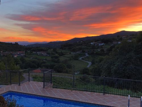 陽台/露台, Casa Del Ingles - Luxury Private Villa & Pool in Rural Valley in 科韋洛