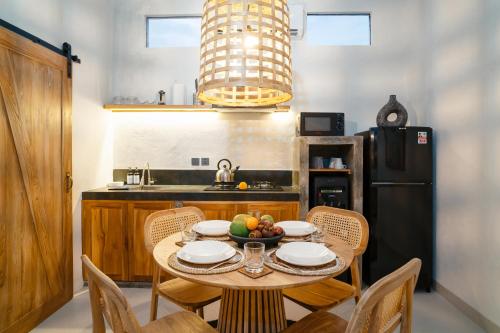 Alaya Homes C - Elegant Japandi Loft Suite in Seminyak, Seminyak