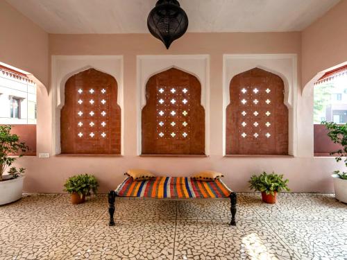 Facilities, Sum Jaipur in Hathroi