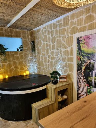 Les Spas de la mer, Suite & Spa, Love room, Plein Cœur du Grau near Grau-Du-Roi Train Station