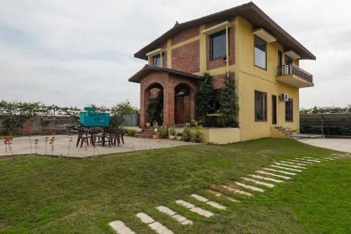 Alaya Stays 3 BHK Farmhouse wit Pvt Pool & Garden - Anantara
