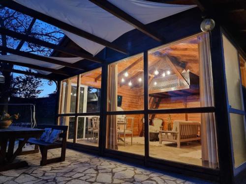 Ξύλινο Chalet Κτήμα Παππά (Ξυλινο Chalet Κτημα Παππα) in Livadia (Voiotia)