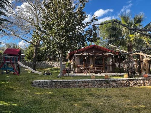 Ξύλινο Chalet Κτήμα Παππά (Ξυλινο Chalet Κτημα Παππα) in Livadia (Voiotia)