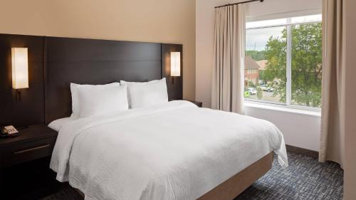 1 Bedroom Suite, 1 King, Sofa bed