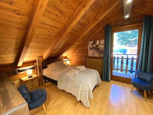 LE RENNE Chalet en bois au calme avec SPA Jacuzzi