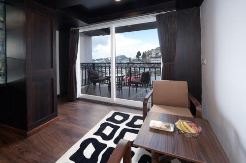 Family View with Balcony image 3