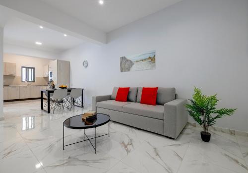 Sliema 2BR Great Location with Terrace