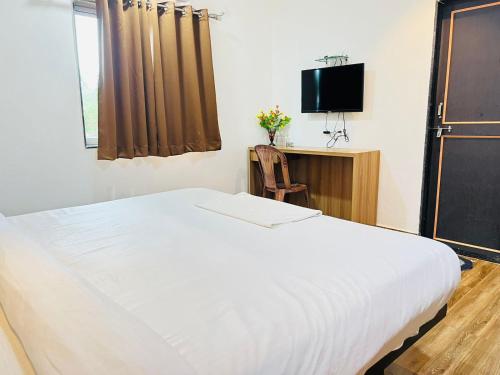 Hotel Karna Residency , Ranjangaon