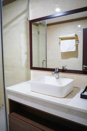Deluxe Quadruple Room image 10