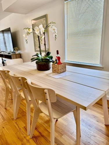 Stylish Evergreen Apartment By Newark Airport