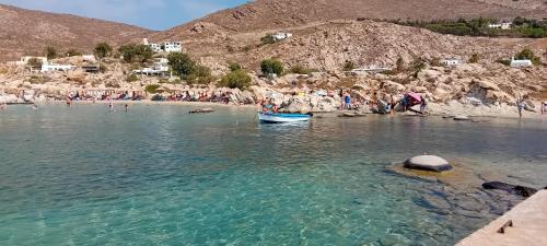 VILLA CRYSTAL BLUE SEA in เกาะเพรอส