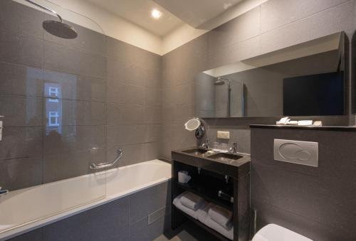 Executive Double Room image 4