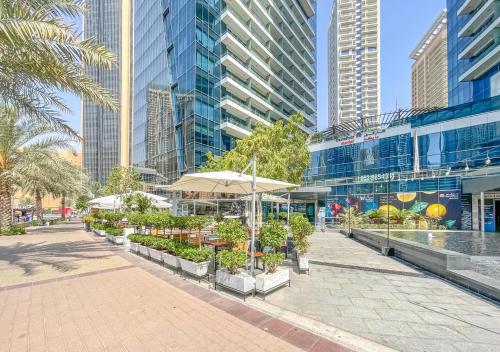 Luxury 1BR Apartment in the heart Marina, Connection to Dubai Marina Mall