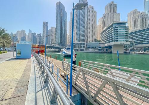 Luxury 1BR Apartment in the heart Marina, Connection to Dubai Marina Mall