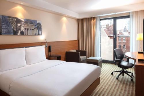 Hampton By Hilton Berlin City West - image 2