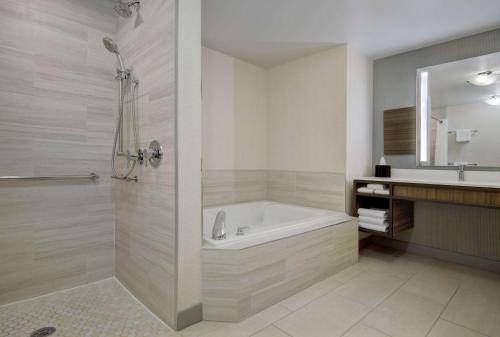 Hilton Garden Inn at PGA Village/Port St. Lucie - image 10