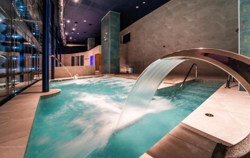 Gran Hotel Bali - image 6