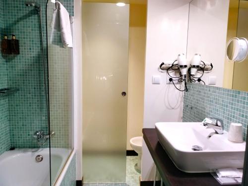 Double Room with Terrace image 4
