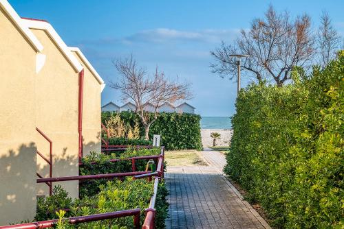 SE040 - Senigallia, bilocale fronte mare con giardino