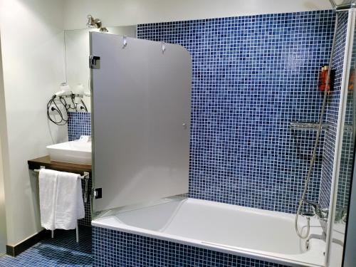 Double Room with Terrace image 2