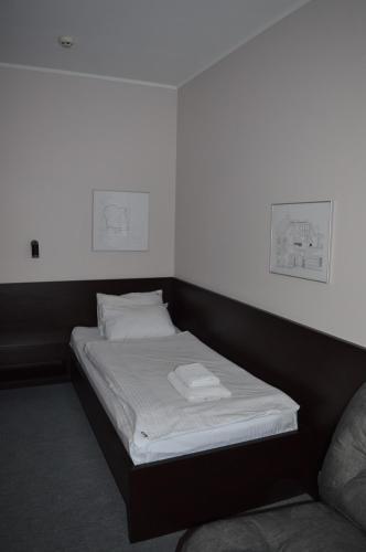 1 twin bed