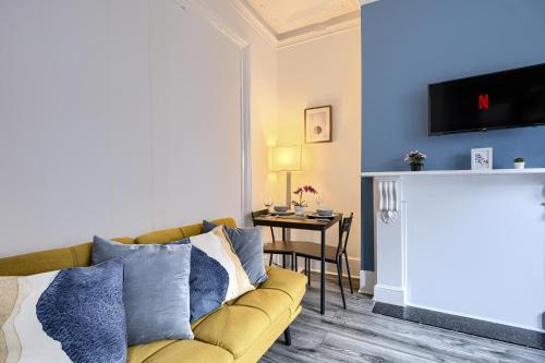 Hackney Central Deluxe Apartment Room Type - Family Room with Shared Bathroom Hackney Central Deluxe Apartment Room Type - Family Room with Shared Bathroom