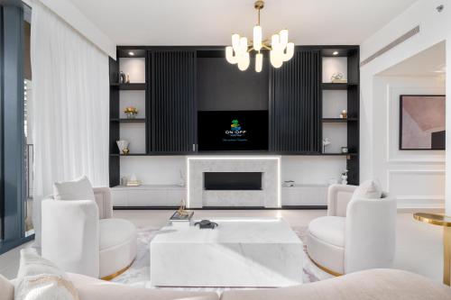 ON OFF HH-Downtown- Gorgeous ultra luxurious 3BR &MAID - main image