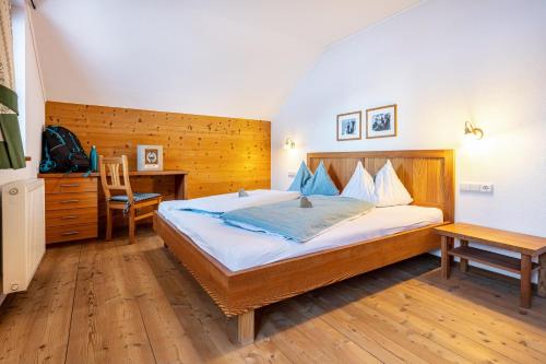 Lechnerhof Apt 1 - Apartment - Braies