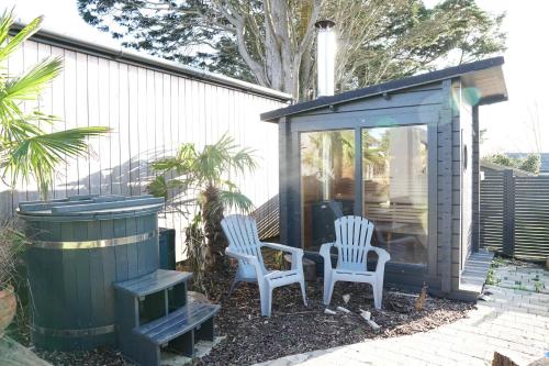 Sauna, Stunning 4 Bedroom Home with Wild Spa, Gym & Hot Tub in Trencreek