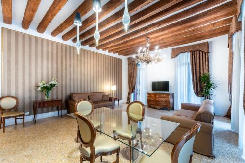 San Teodoro Palace - Luxury Apartments