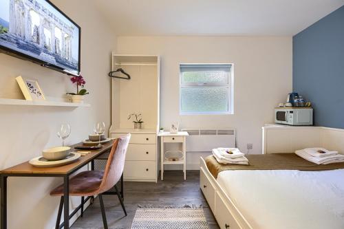 Hackney Central Deluxe Apartment Room Type - Suite-Deluxe-Shared Bathroom-Garden view-3