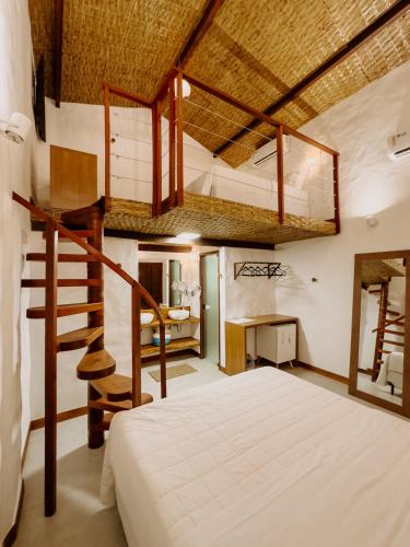 1 queen bed, 2 twin beds