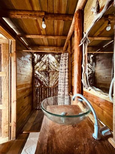 Vannas istaba, Urraca Monkey Island Eco Resort in Punta Laurel