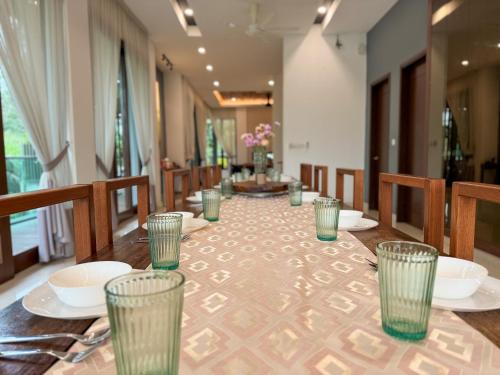 Seri Kembangan Equine Villa with Pool by Iconique Seri Kembangan Equine Villa with Pool by Iconique