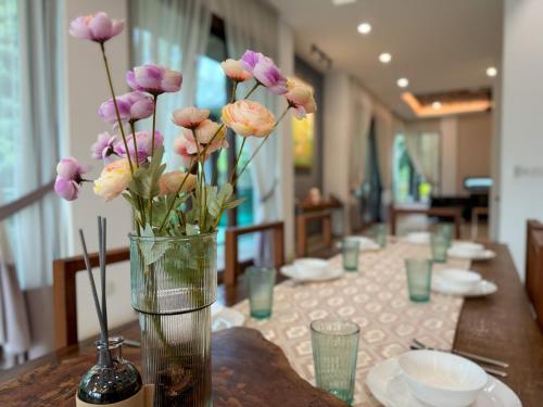 Seri Kembangan Equine Villa with Pool by Iconique Seri Kembangan Equine Villa with Pool by Iconique