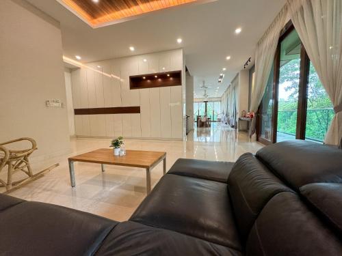 Seri Kembangan Equine Villa with Pool by Iconique Seri Kembangan Equine Villa with Pool by Iconique