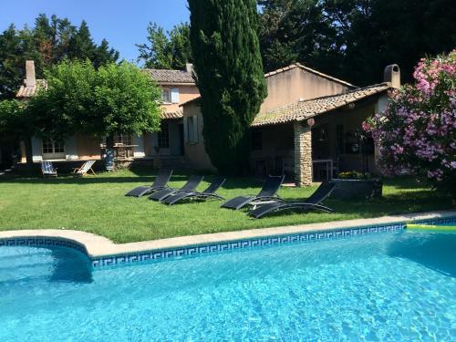 Villa de 3 chambres avec piscine privee jardin clos et wifi a Althen des Paluds