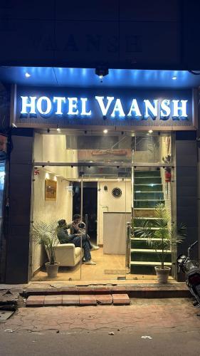 Hotel Vaansh Near Golden Temple Parking