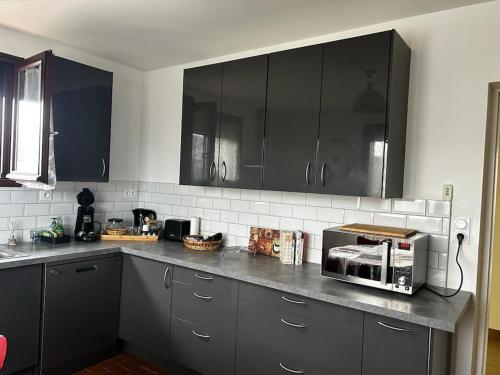 Maison Confort Stationnement Privatif 6 pers in อชิโรเรส