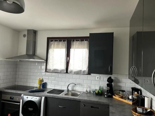 Maison Confort Stationnement Privatif 6 pers in อชิโรเรส