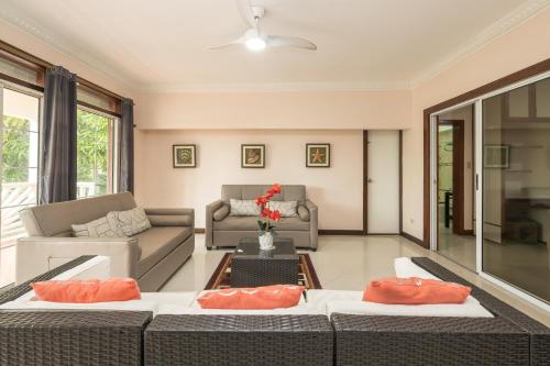 Dawn Beach Estate - 3 bedroom Apartment Villa villa