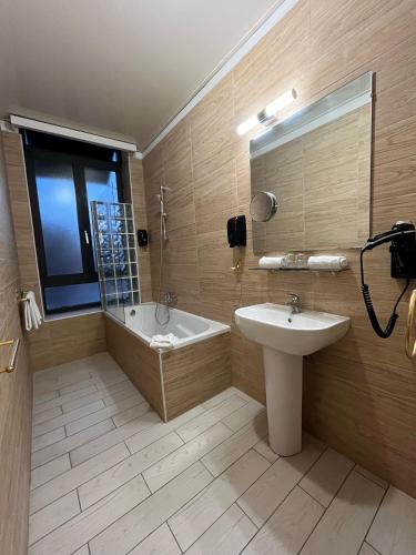 Deluxe Double Room with Bath