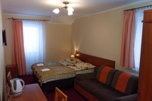 3 twin beds