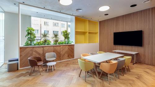 Holiday Inn Prague - main image