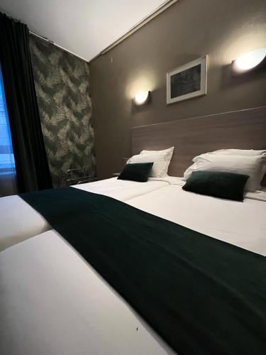 Empire Hotel - Tap to explore photos